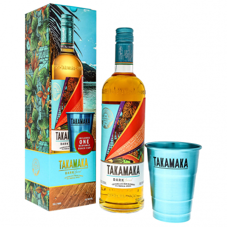 Takamaka Dark Spiced Rum avec un verre